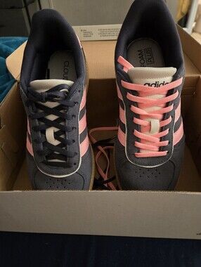 NIB Womens Adidas Gum Soles Size 6